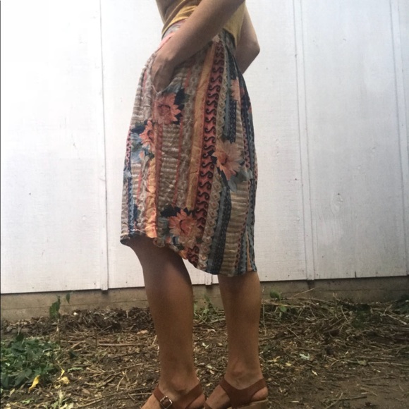 Vintage Floral Knee-Length Skirt w/ Pockets - Picture 2 of 2